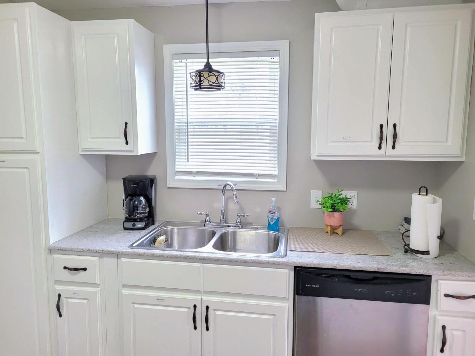 Apartment With Brand New Furniture And Large Parking West Seneca Exterior photo